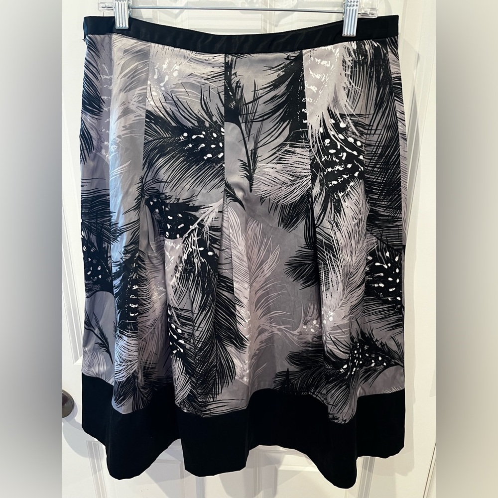 East 5th Green, White and Black Midi Skirt Size 12